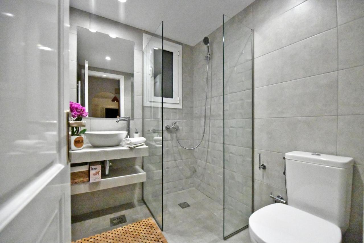 Amazing 2 Bedroom Apartment Overlooking The Marina Of Vourkari Exterior photo