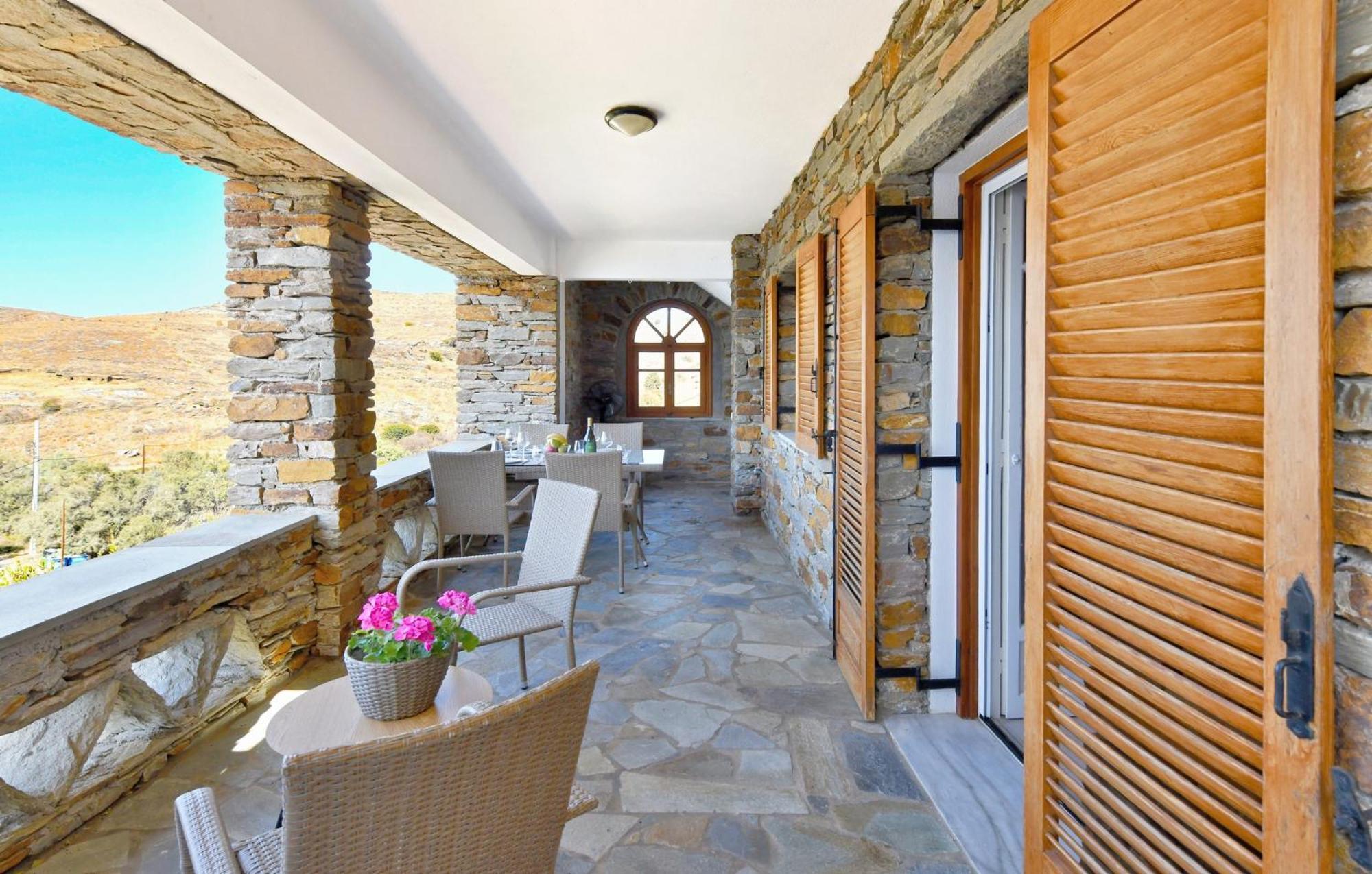 Amazing 2 Bedroom Apartment Overlooking The Marina Of Vourkari Exterior photo